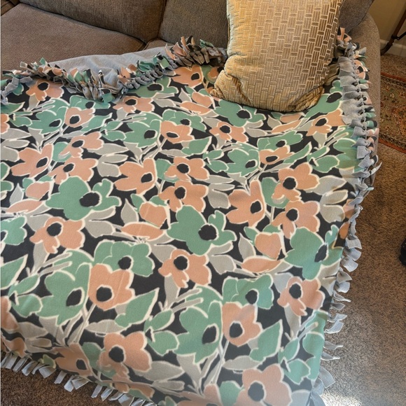 floral throw blanket - Picture 3 of 3